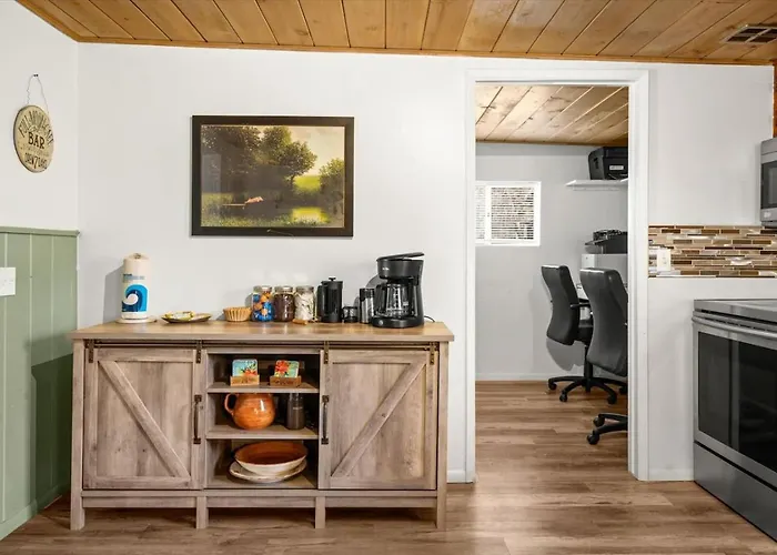 10 Creekside Retreat House With Private Hot Tub