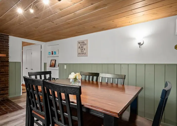 10 Creekside Retreat House With Private Hot Tub *
