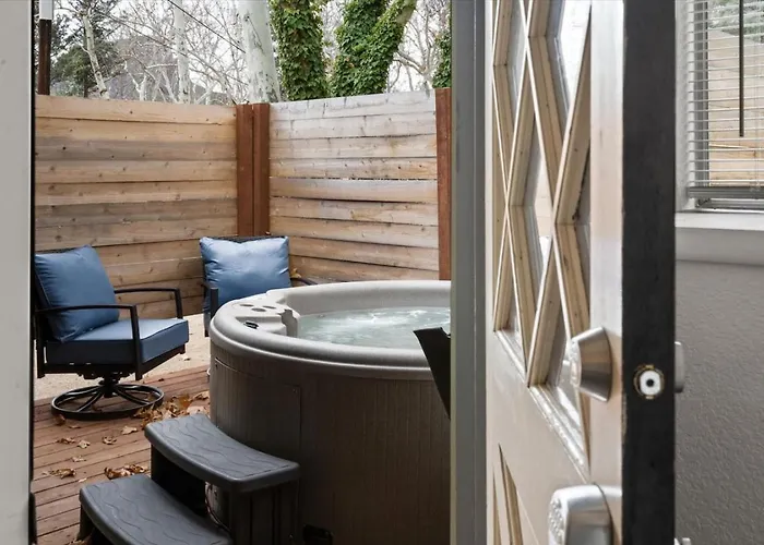 10 Creekside Retreat House With Private Hot Tub *