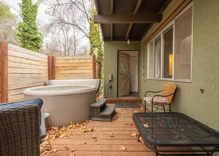 10 Creekside Retreat House With Private Hot Tub Ferienhaus *