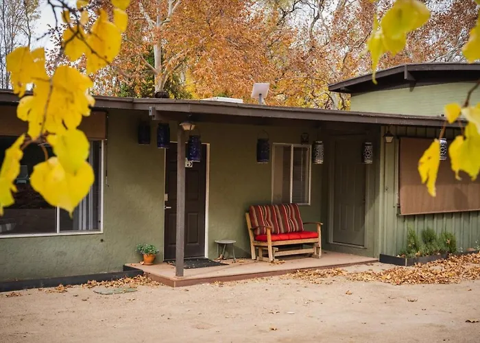 10 Creekside Retreat House With Private Hot Tub